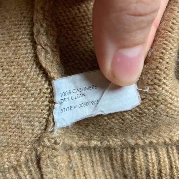 Club Monaco Cashmere Over-Sweater - Picture 3 of 10